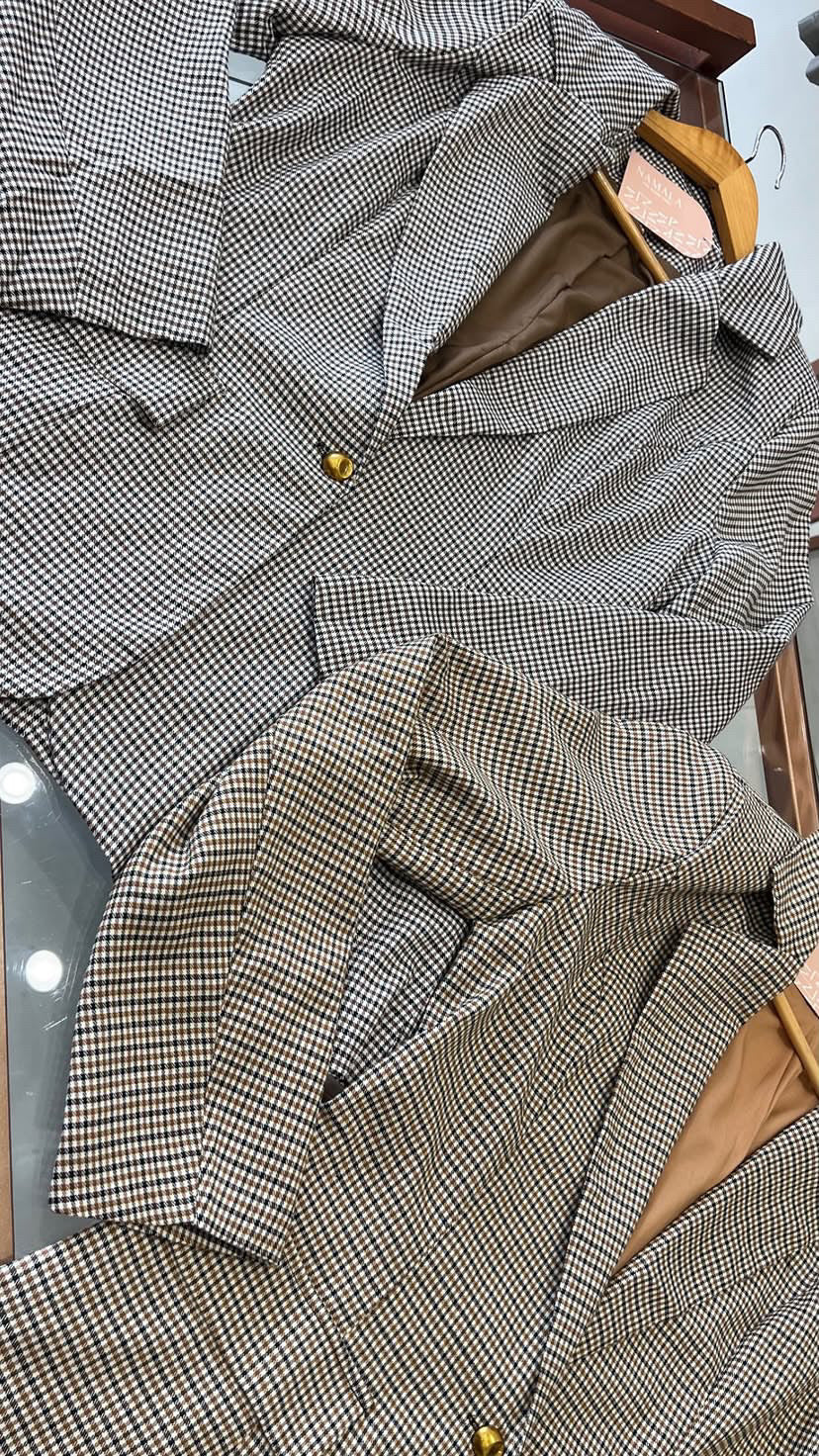 Blazer Feminino Xadrez Elegante com Botão Dourado Maitê