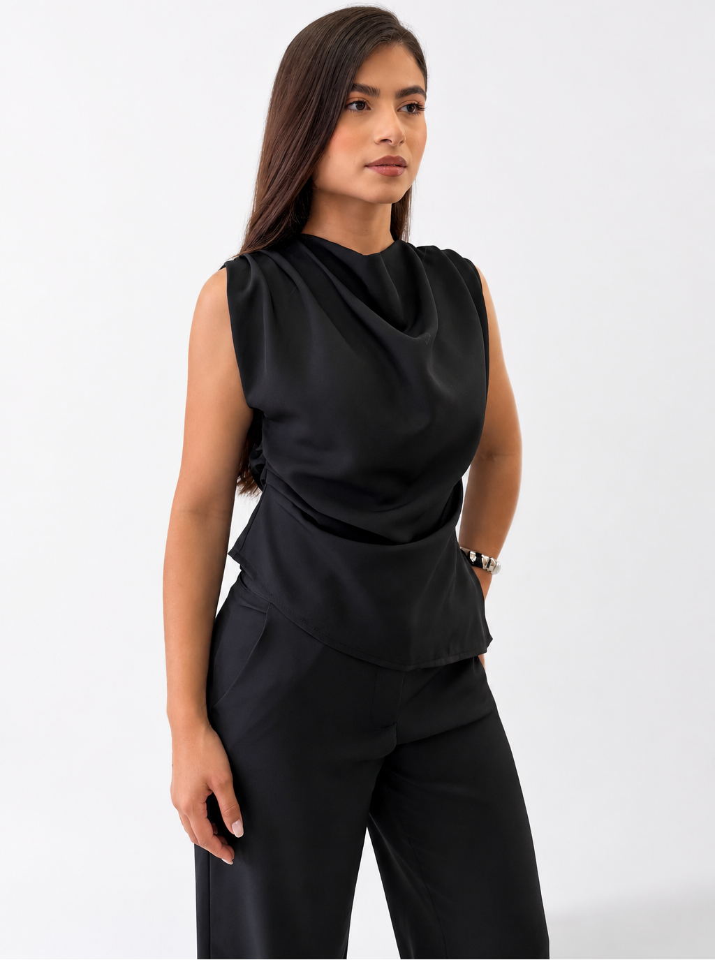 Conjunto Feminino de Alfaiataria com Blusa Drapeada e Calça Pantalona