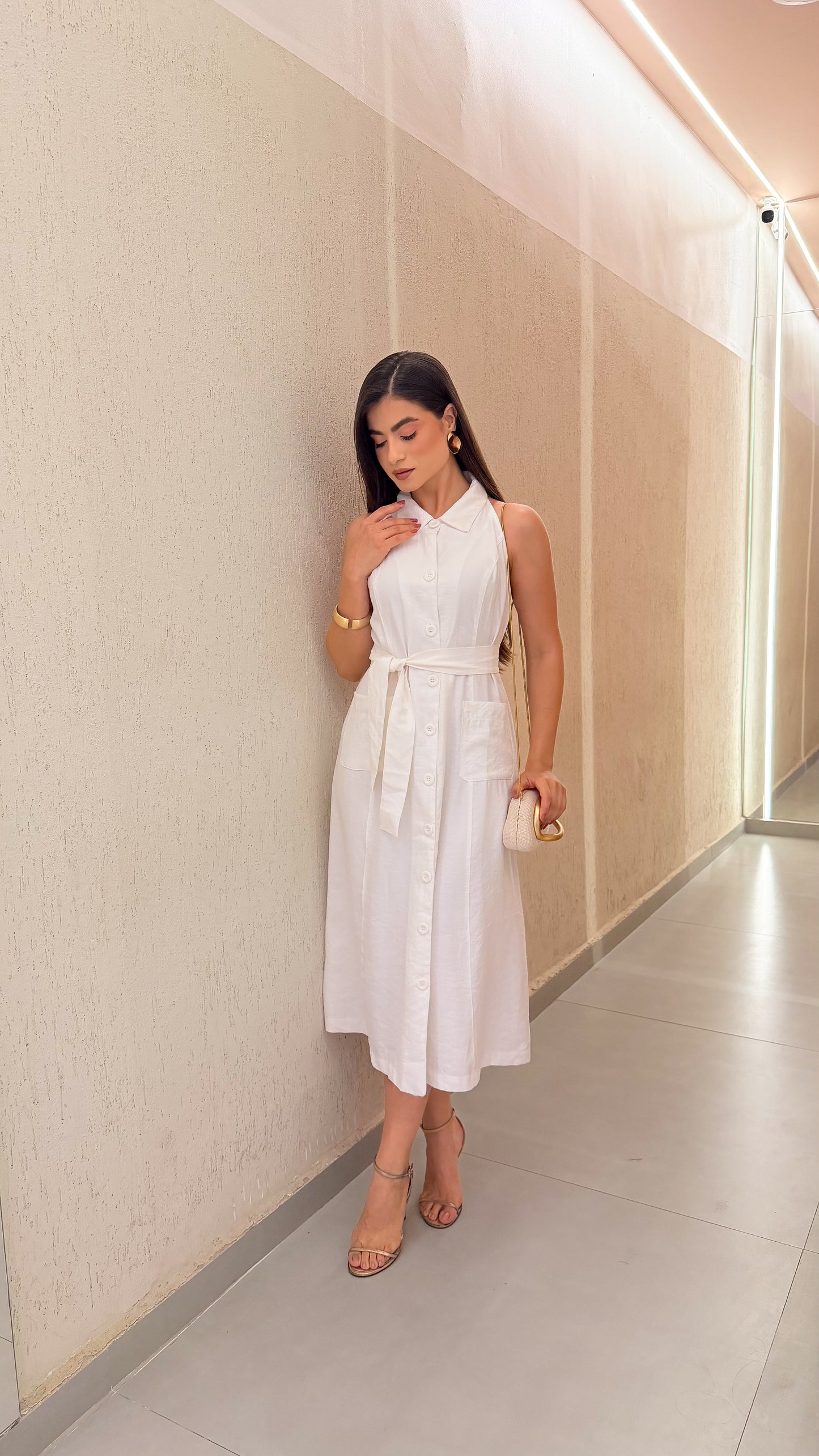 Vestido Midi com Gola e Cinto Faixa