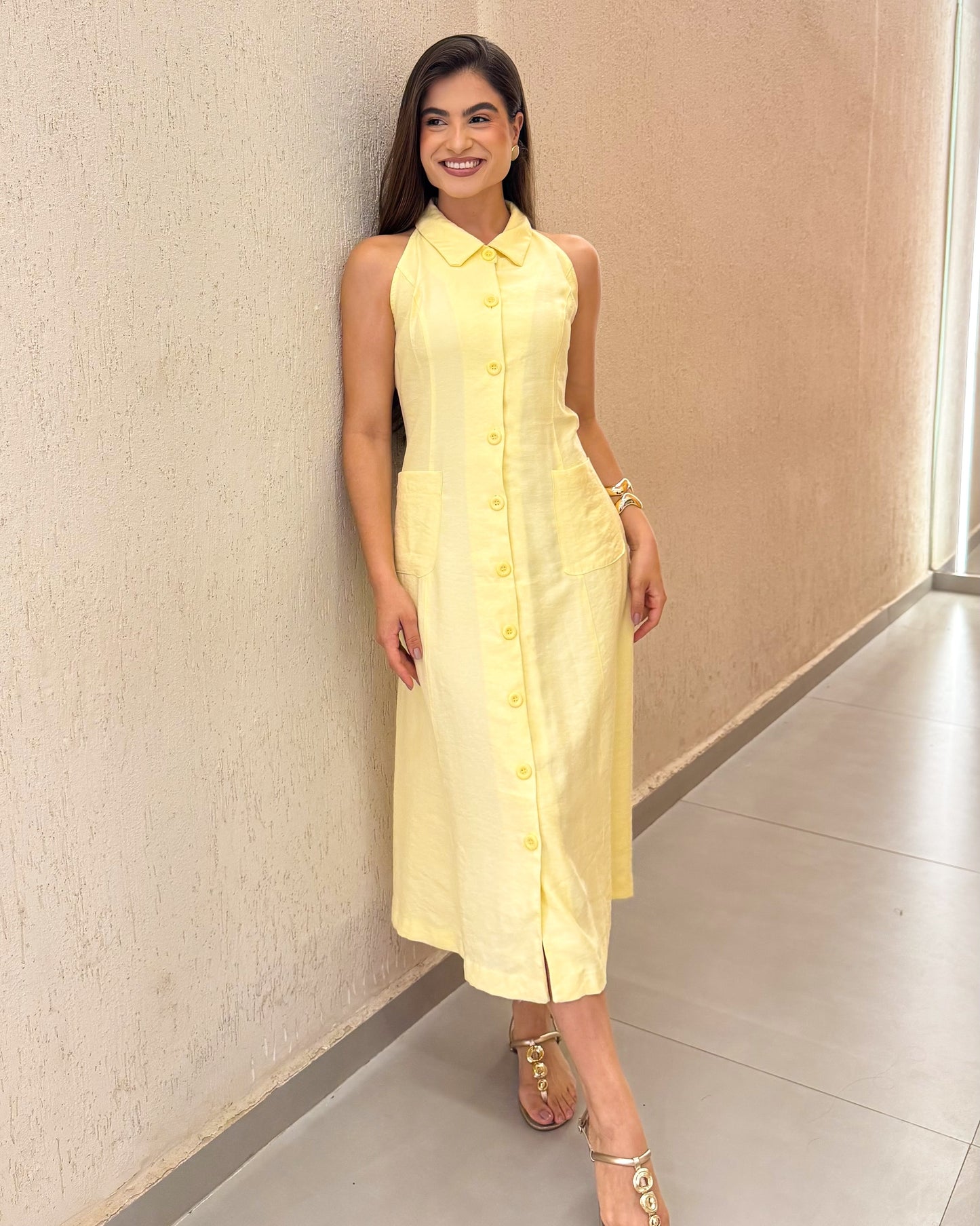 Vestido Midi com Gola e Cinto Faixa
