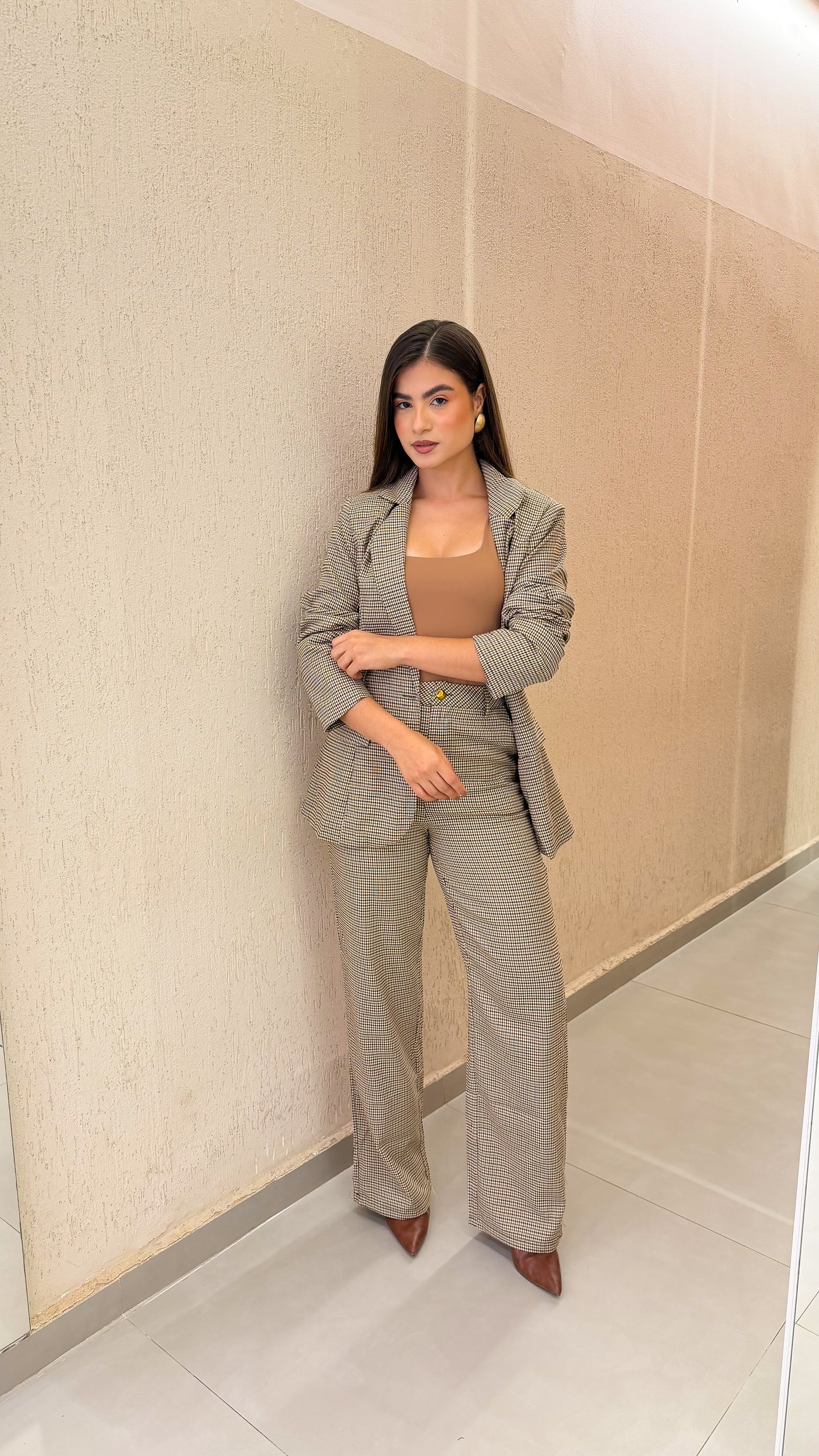Blazer Feminino Xadrez Elegante com Botão Dourado Maitê
