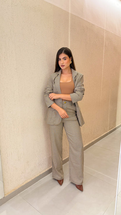Blazer Feminino Xadrez Elegante com Botão Dourado Maitê