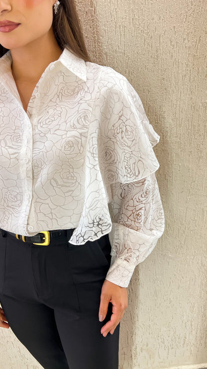 Camisa Feminina Texturizada com Flores e Detalhes em Babados Rita