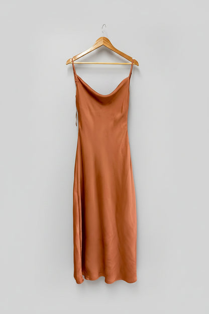 Vestido Longo Feminino com Alça Fina e Decote Drapeado